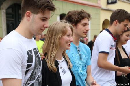 Po dveh letih Kamnik danes v znamenju maturantske četvorke (27)